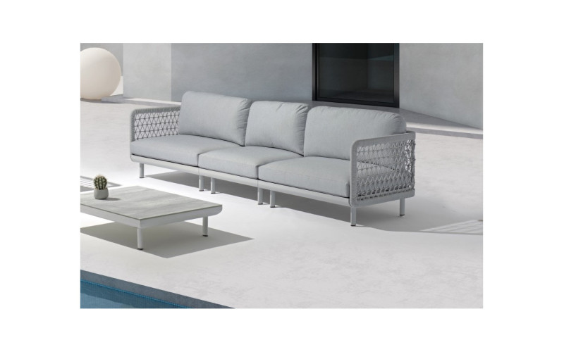 Sofá de tres plazas de jardín para exterior modelo Verona de la firma Arkimueble