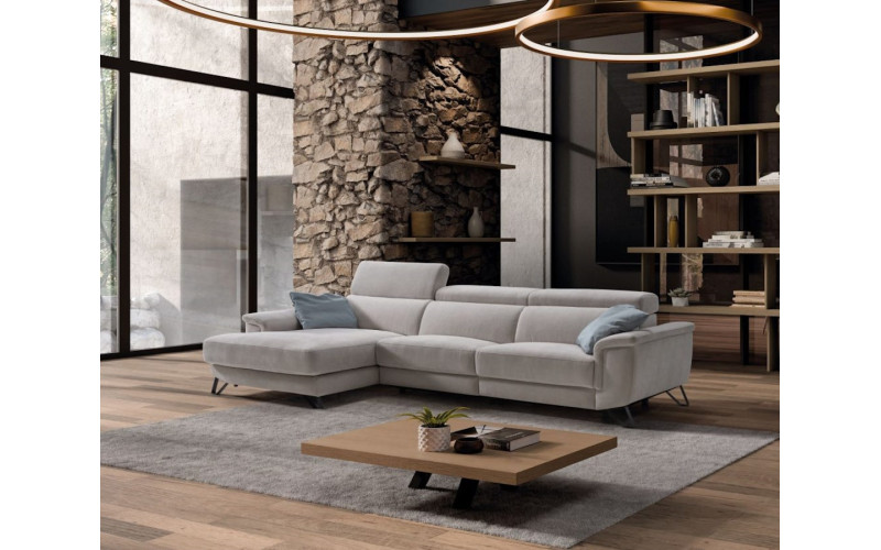Sofá chasielongue con diseño moderno modelo Teruel con asientos de relax eléctricos de Pedro Ortiz