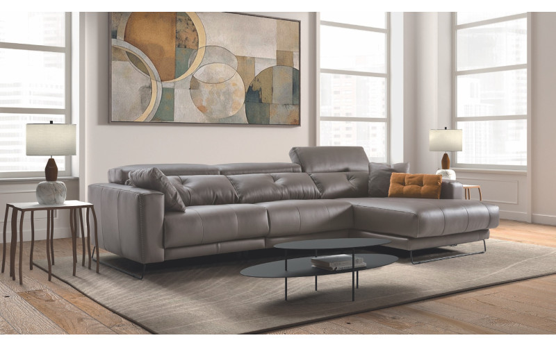 Sofá chasielongue con diseño moderno modelo Isabel con asientos de relax eléctricos de Pedro Ortiz