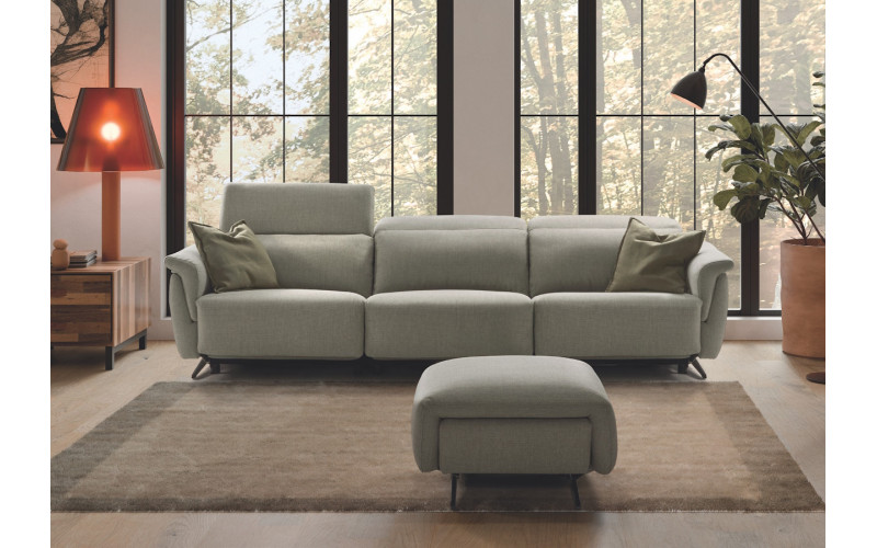 Sofá moderno modelo Ingrid con diseño minimalista y asientos de relax eléctricos de Pedro Ortiz