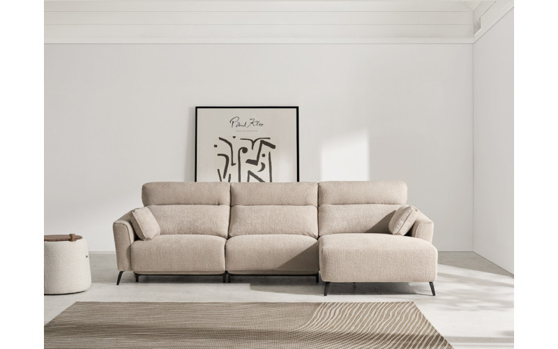 Sofá chaiselongue con diseño moderno modelo Lémur con asientos de relax eléctricos de Reyes Ordoñez