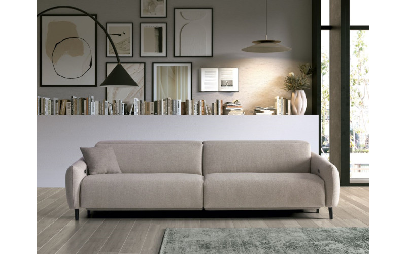 Sofá moderno con asientos relax eléctricos modelo Reims con diseño minimalista de Eneas by Xirivella