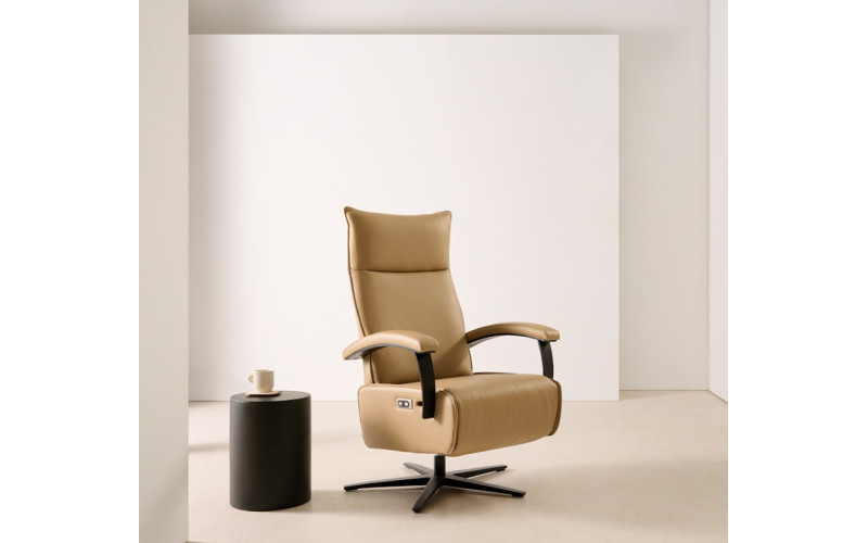 Sillón moderno de relax apertura eléctrica modelo Selfie con diseño minimalista de Reyes Ordoñez