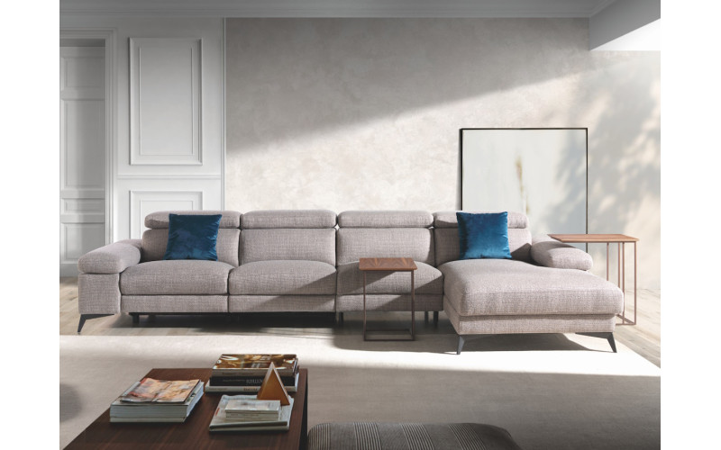Sofá moderno con chaiselongue modelo Antares con asientos de relax eléctricos de Afos Sofás