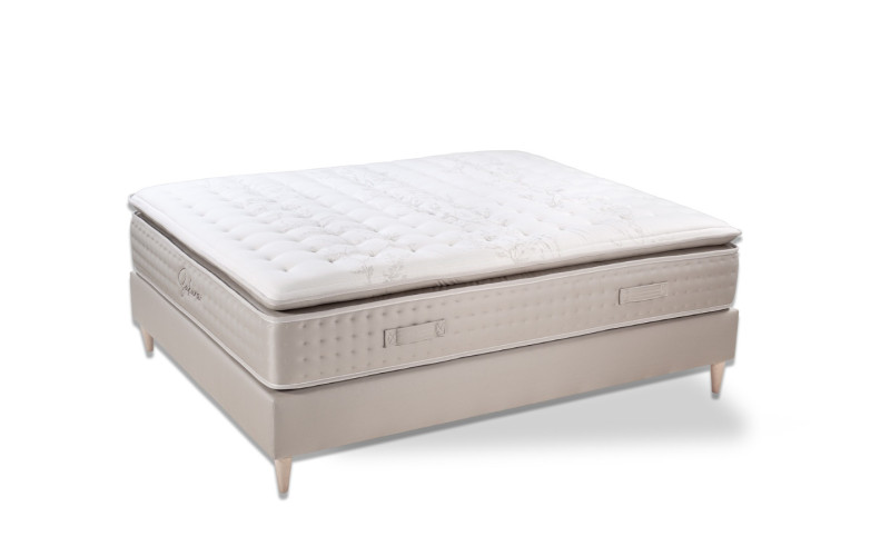 Colchón de muelles ensacados Sakura con topper de látex integrado para un descanso elástico, adaptable y transpirable