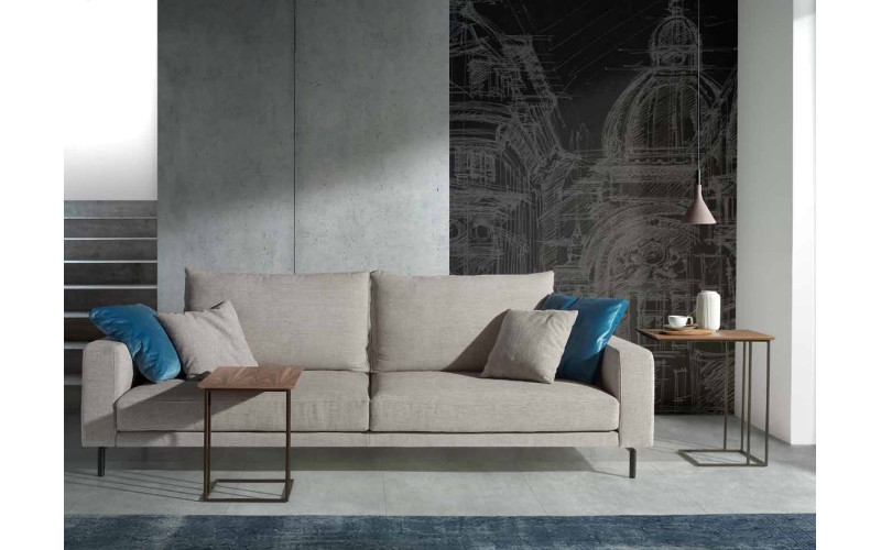 Sofá moderno con asientos fijos modelo Londres con pata alta de Eneas by Xirivella