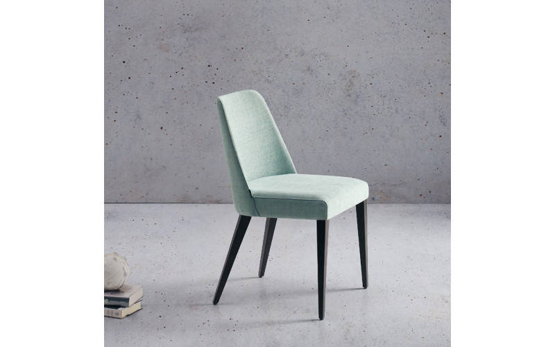 Silla de salón con diseño moderno modelo Magic de Modesto Navarro