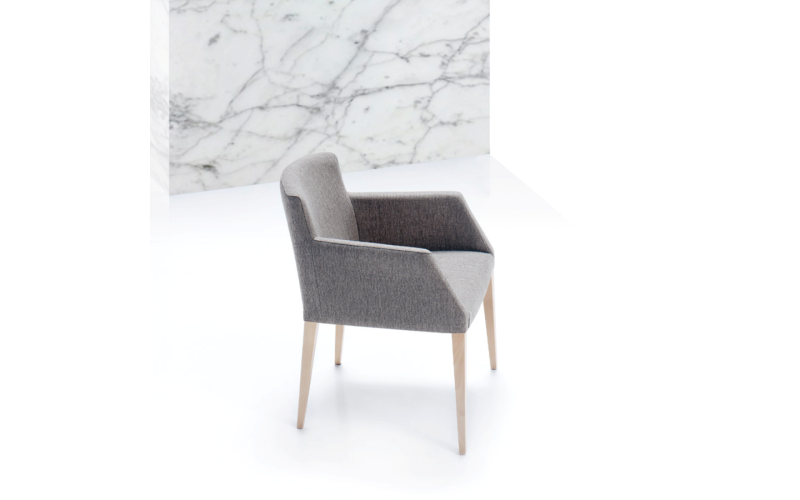 Sillón comedor con diseño moderno modelo Bat de Modesto Navarro