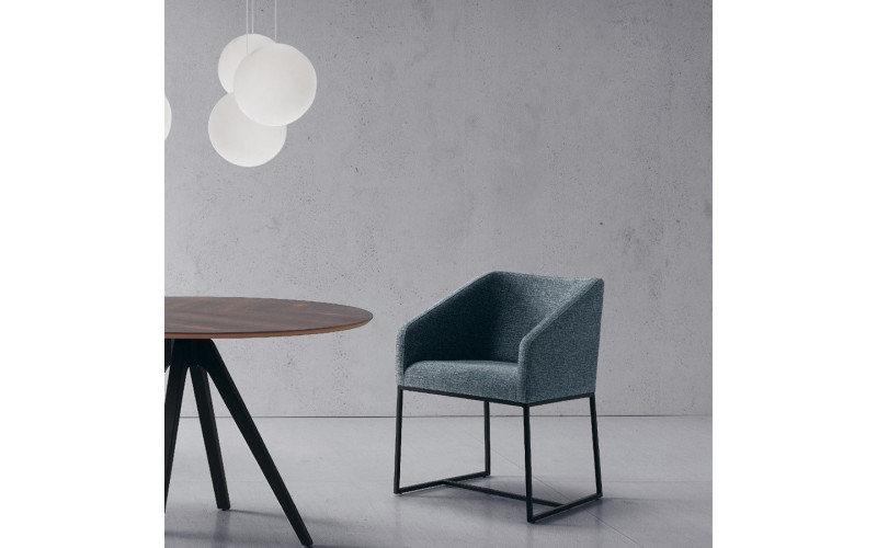 Sillón de comedor con diseño moderno modelo Nuez de Modesto Navarro