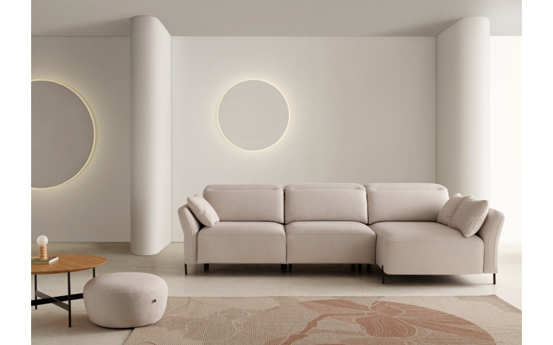 Sofá chaiselongue con diseño moderno modelo Aloe y con asientos deslizantes de carro de Reyes Ordoñez
